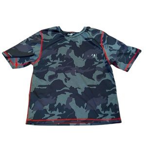 Boys CB Sports camouflage T-shirt spandex dry fit gray size 10 12 red stitching
